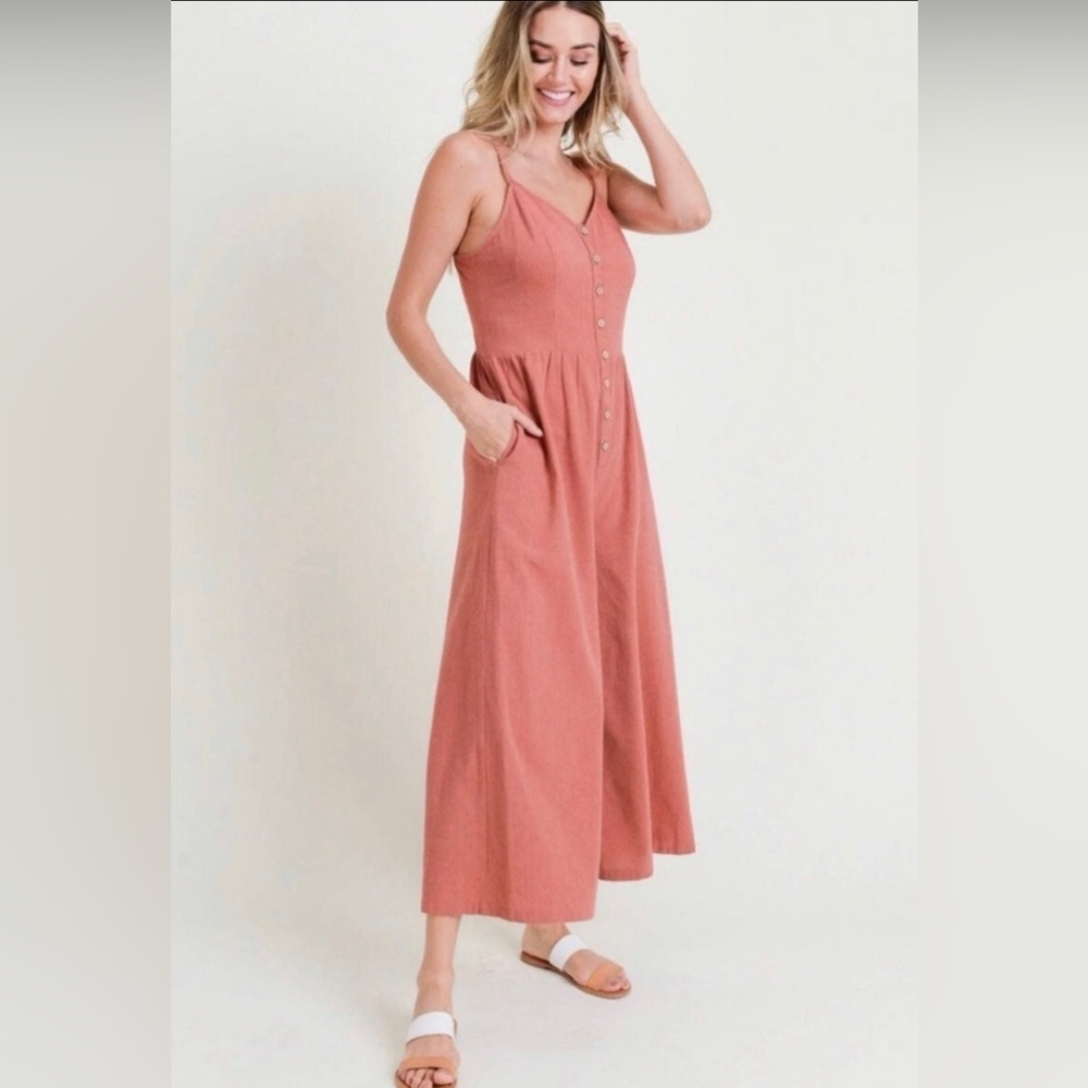 New With Tags Doe & Rae boutique romper in a beautiful red hue.